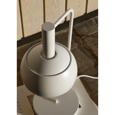 FJ Elements Bordlampe – Hvid af Finn Juhl – Louis Poulsen