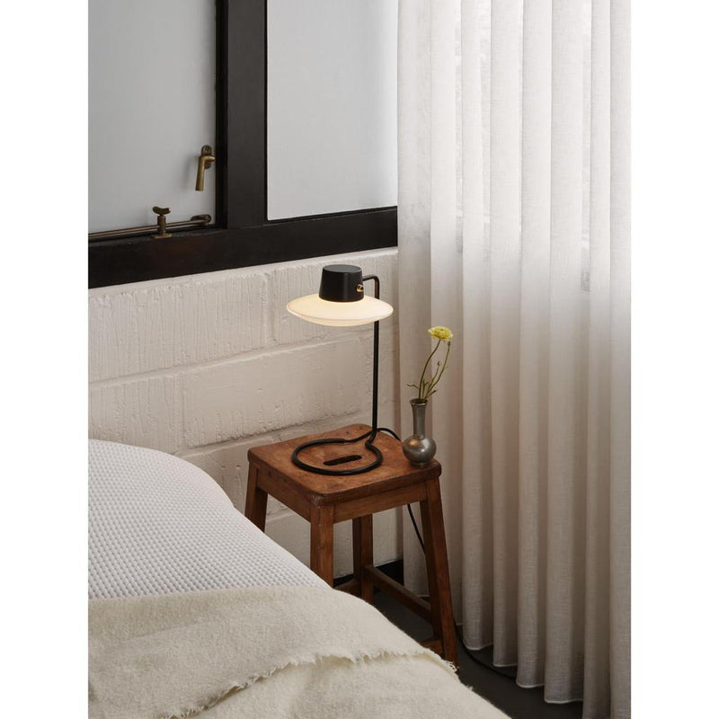 AJ Oxford Bordlampe Opal H: 41 med fod - Louis Poulsen