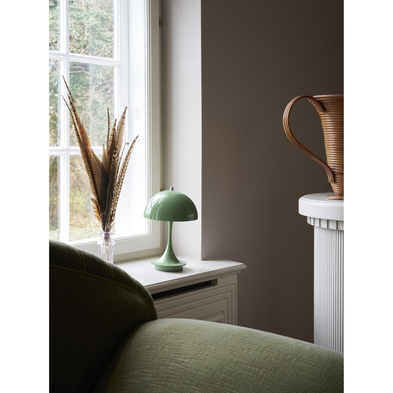 Louis Poulsen Panthella 160 Portable – Grøn | Ikonisk design i bærbart format