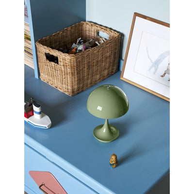Louis Poulsen Panthella 160 Portable – Grøn | Ikonisk design i bærbart format