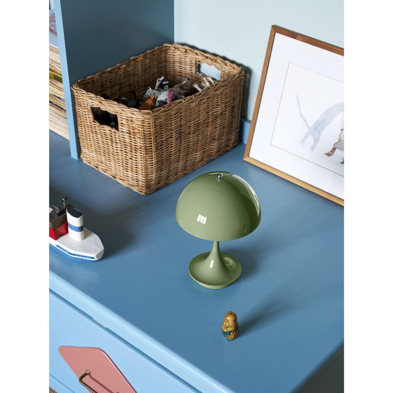 Louis Poulsen Panthella 160 Portable – Grøn | Ikonisk design i bærbart format