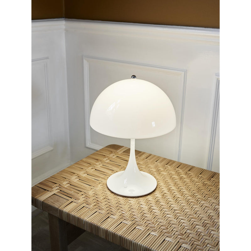PANTHELLA 250 PORTABLE HVID OPALT AKRYL BORDLAMPE - Louis Poulsen
