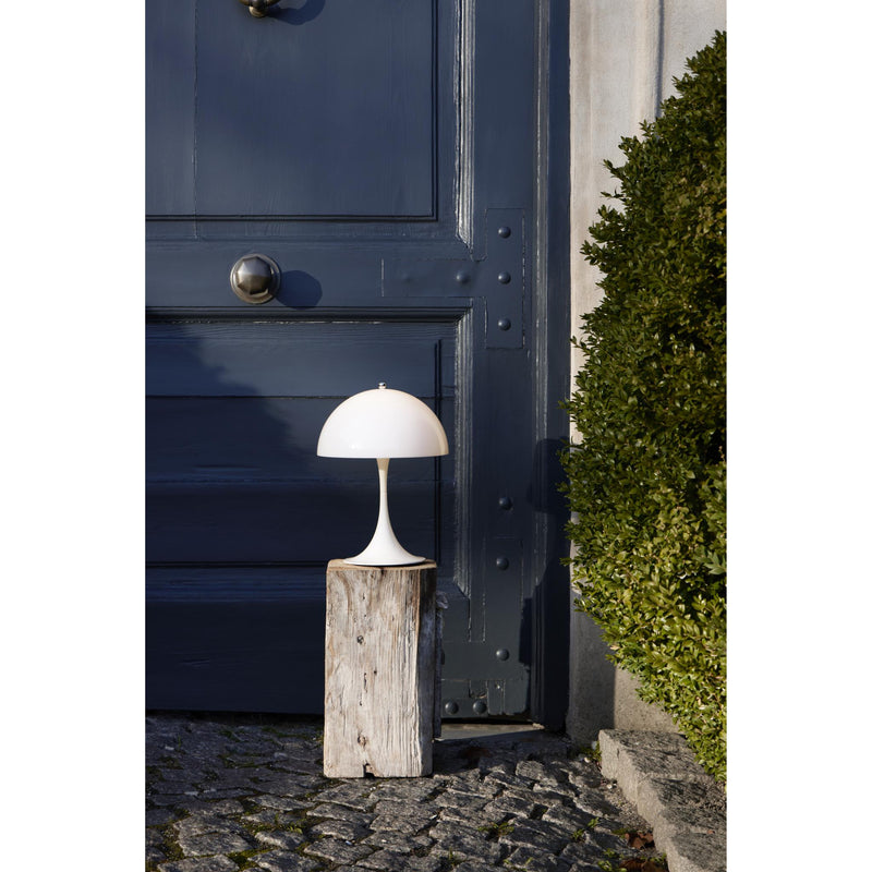 PANTHELLA 250 PORTABLE HVID OPALT AKRYL BORDLAMPE - Louis Poulsen