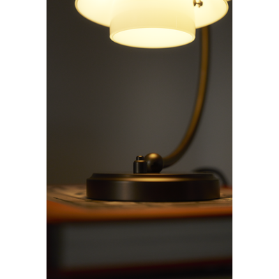 PH 2/2 - BRUNERET MESSING OG OPALGLAS BORDLAMPE - LOUIS POULSEN