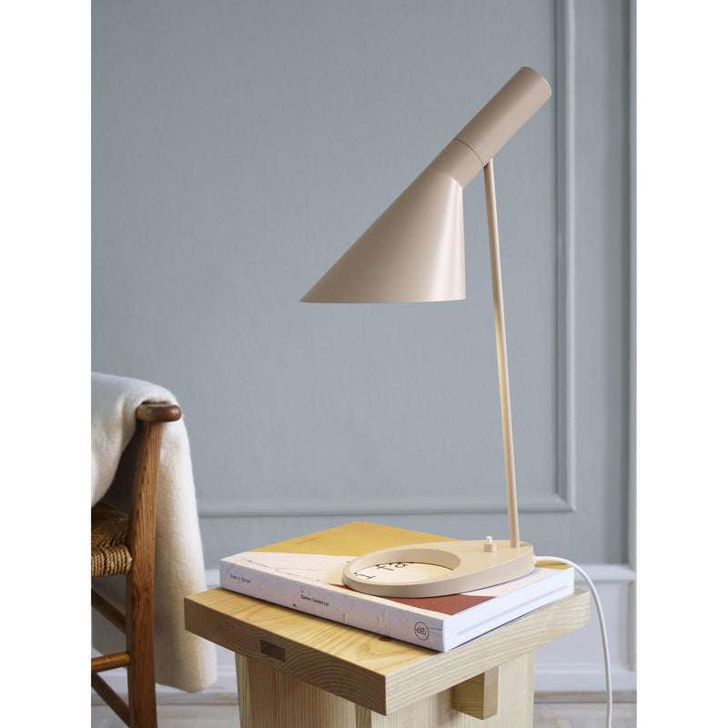 AJ BORDLAMPE WARM SAND - LOUIS POULSEN