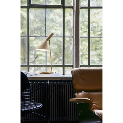 AJ BORDLAMPE WARM SAND - LOUIS POULSEN