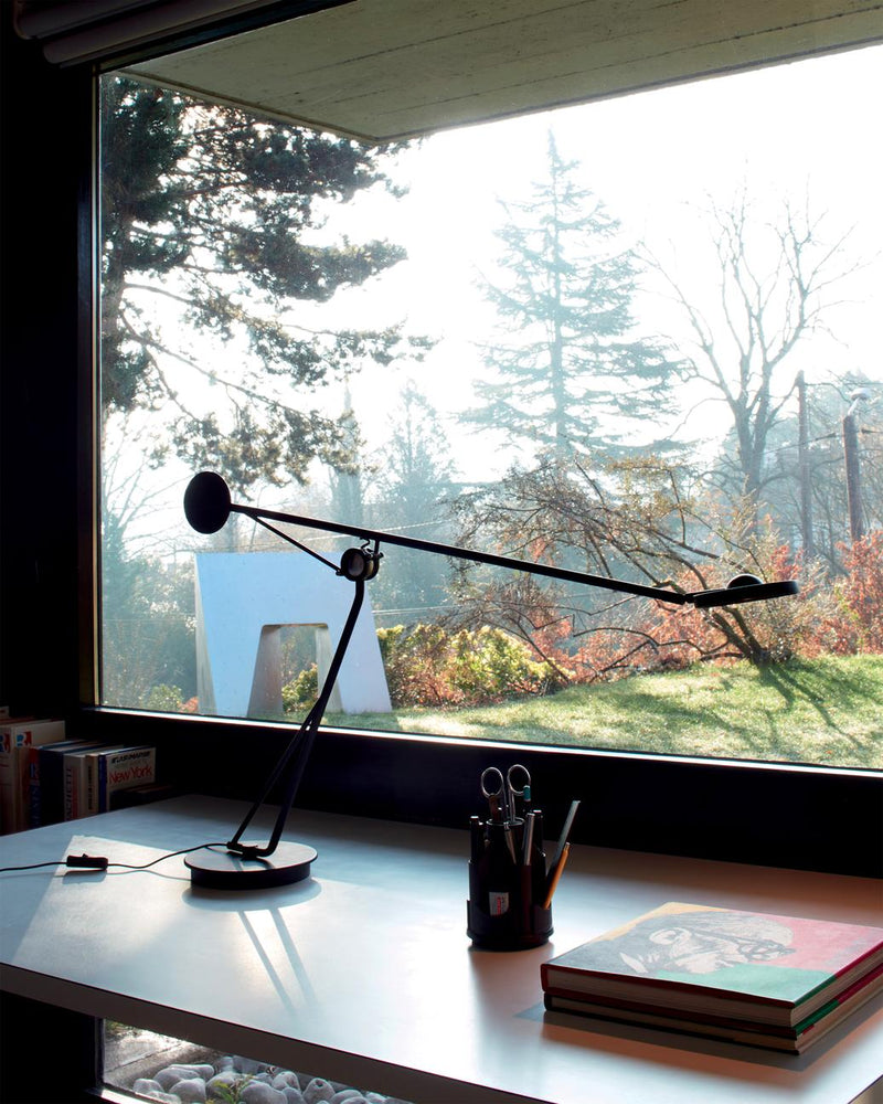 DCW Aaro bordlampe LED H 38,5 cm sort | Designbordlampe | Lampeagenten
