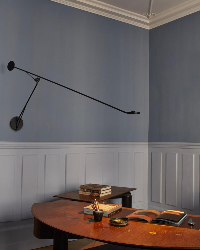 DCW Aaro Wall Lamp LED L 155 cm sort | Designvæglampe | Lampeagenten
