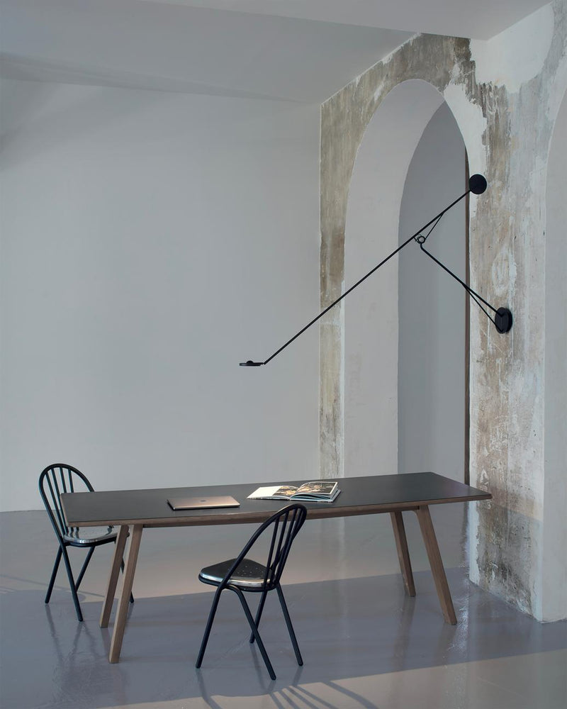 DCW Aaro Wall Lamp LED L 155 cm sort | Designvæglampe | Lampeagenten