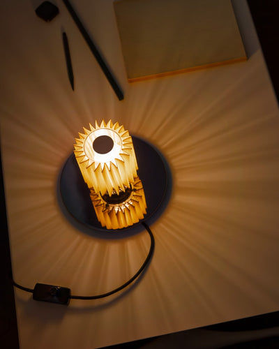 DCWéditions In The Sun 220 Bordlampe – Silver/Gold | Lampeagenten