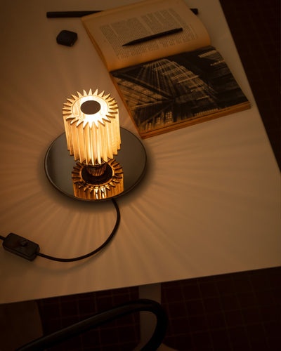 DCWéditions In The Sun 220 Bordlampe – Silver/Gold | Lampeagenten