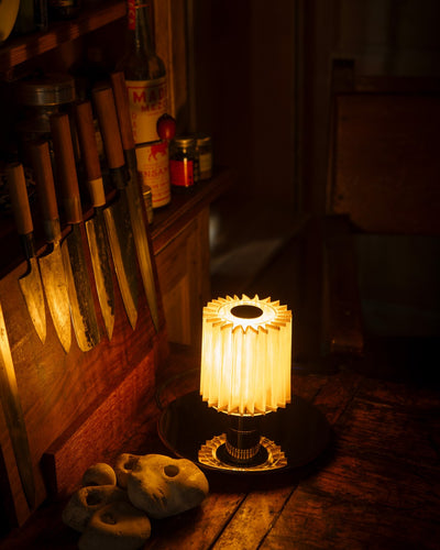 DCWéditions In The Sun 220 Bordlampe – Silver/Gold | Lampeagenten