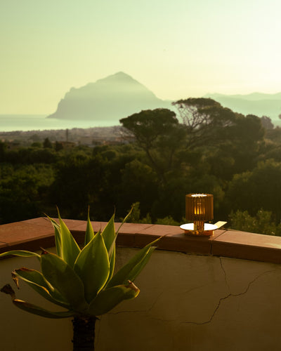 DCWéditions In The Sun 130 Portable Bordlampe – Guld/Guld | Lampeagenten