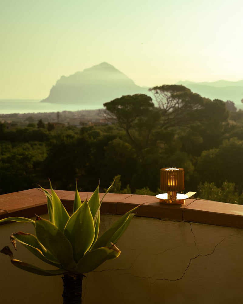 DCWéditions In The Sun 130 Portable Bordlampe – Guld/Guld | Lampeagenten