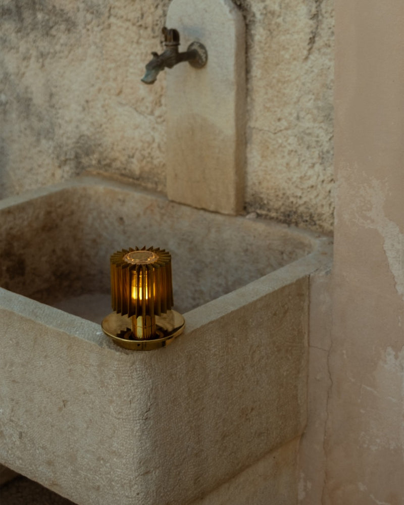 DCWéditions In The Sun 130 Portable Bordlampe – Guld/Guld | Lampeagenten