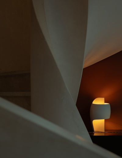 DCWéditions Grande B Bordlampe Gypsum/Aluminium | Lampeagenten