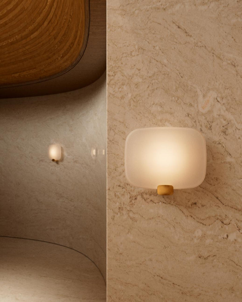 DCWéditions Light Me Tender M Væglampe – Horizontal/Brass | Lampeagenten