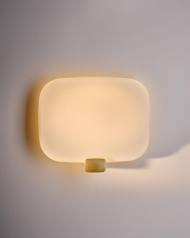 DCWéditions Light Me Tender M Væglampe – Horizontal/Brass | Lampeagenten