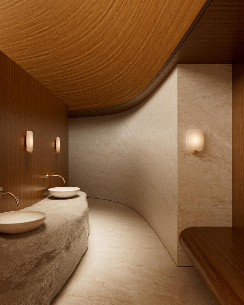 DCWéditions Light Me Tender M Væglampe – Vertical/Brass | Lampeagenten