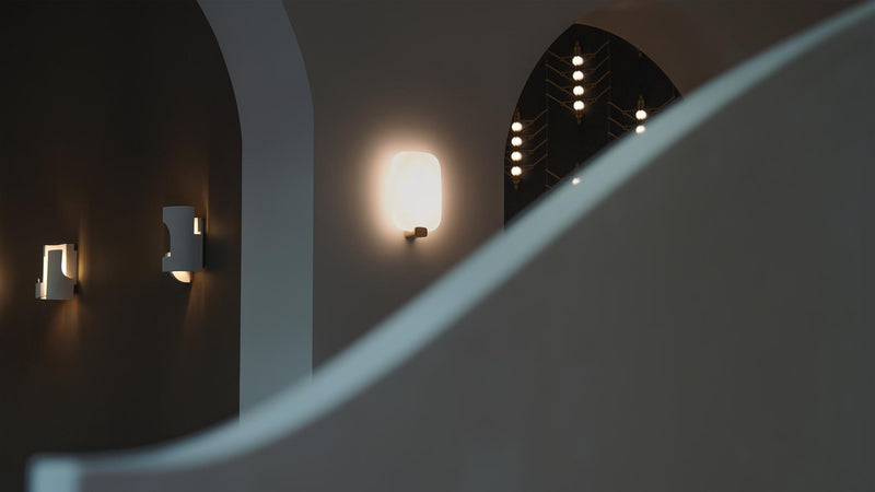 DCWéditions Light Me Tender M Væglampe – Vertical/Brass | Lampeagenten