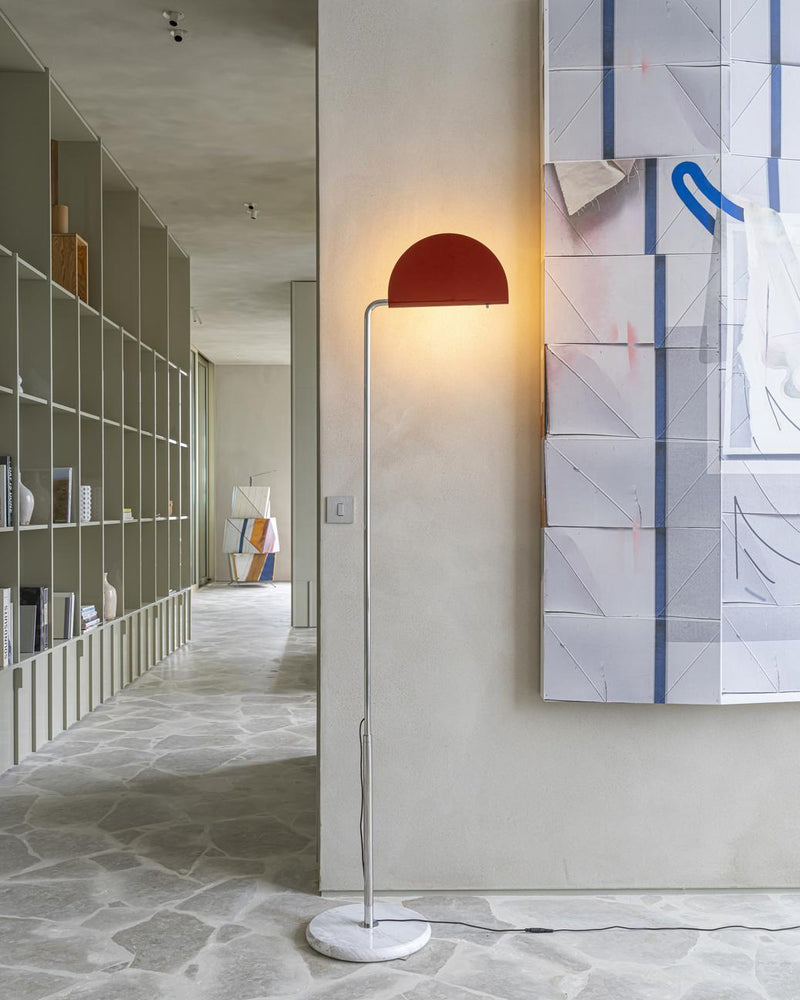 DCWéditions Mezzaluna Gulvlampe – White Marble/Red | Lampeagenten