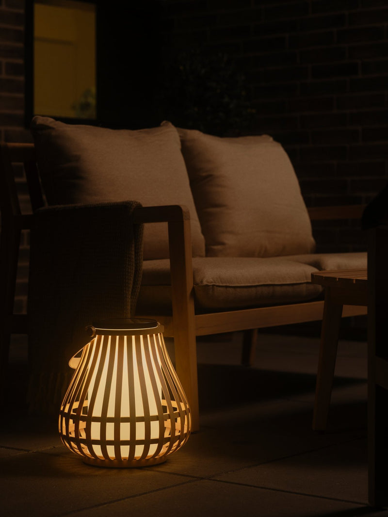 Nordlux Solcellelampe – Elegant Bambusdesign med Automatisk Tænding