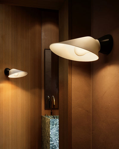 DCWéditions Plume Væglampe – Sort / Polycarbonat