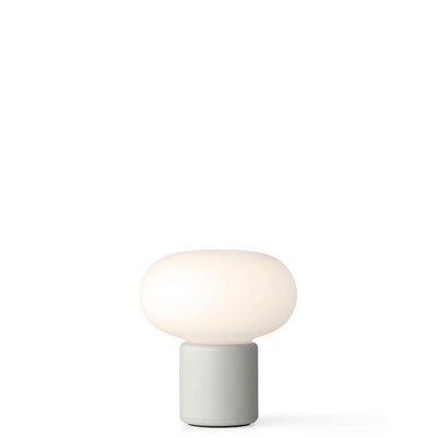 KARL-JOHAN PORTABLE LIGHT GRÅ BORDLAMPE - Bærbar hygge i en stilfuld grå nuance