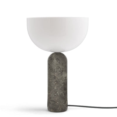 NEW WORKS KIZU STOR GRÅ BORDLAMPE - En skulpturel balanceakt i grå marmor