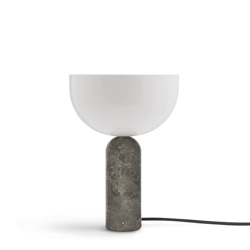 NEW WORKS KIZU LILLE GRÅ BORDLAMPE - En skulpturel balanceakt i mindre format